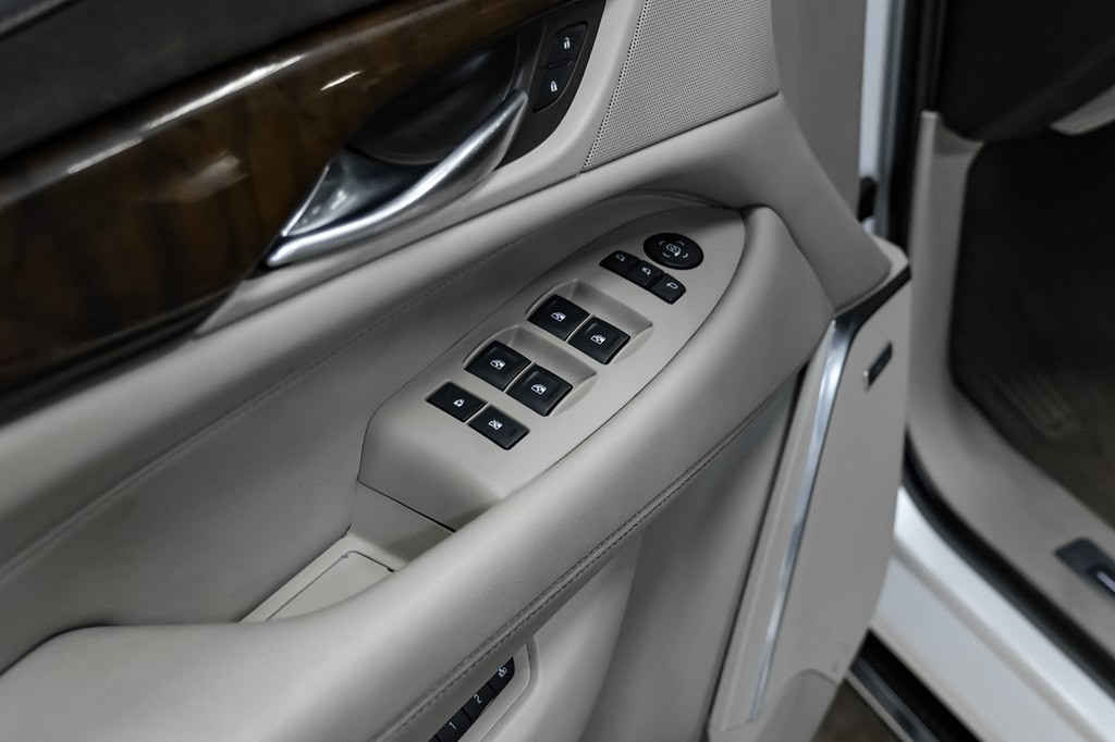 2017 Cadillac Escalade Image 35