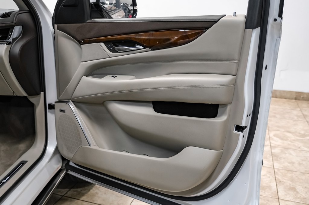 2017 Cadillac Escalade Image 37