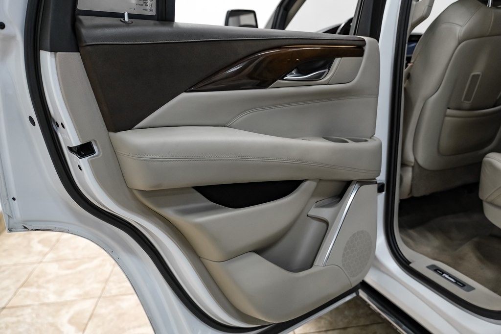 2017 Cadillac Escalade Image 38