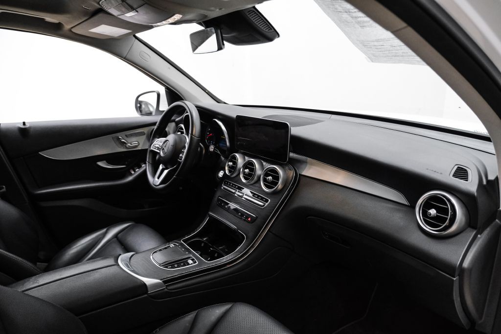 2022 Mercedes-Benz GLC-Class Image 11