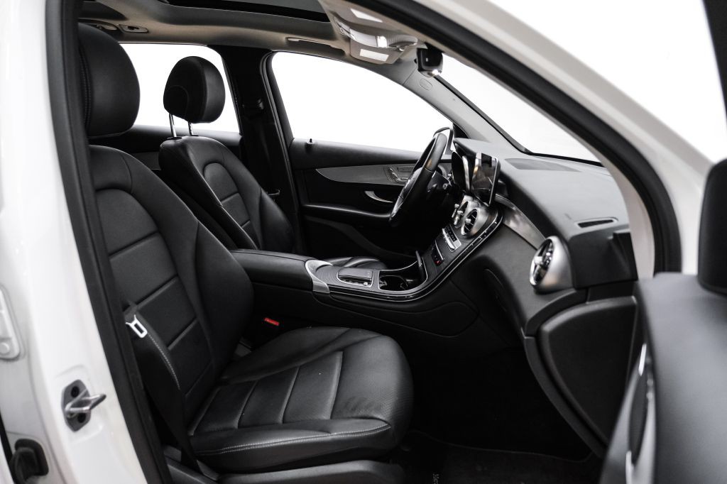 2022 Mercedes-Benz GLC-Class Image 34