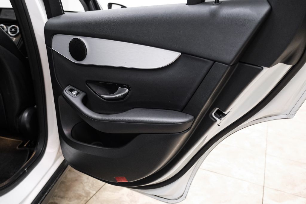 2022 Mercedes-Benz GLC-Class Image 50