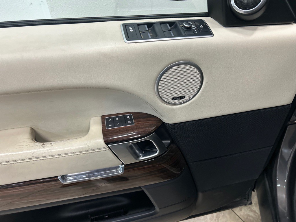 2016 Land Rover Range Rover Image 17