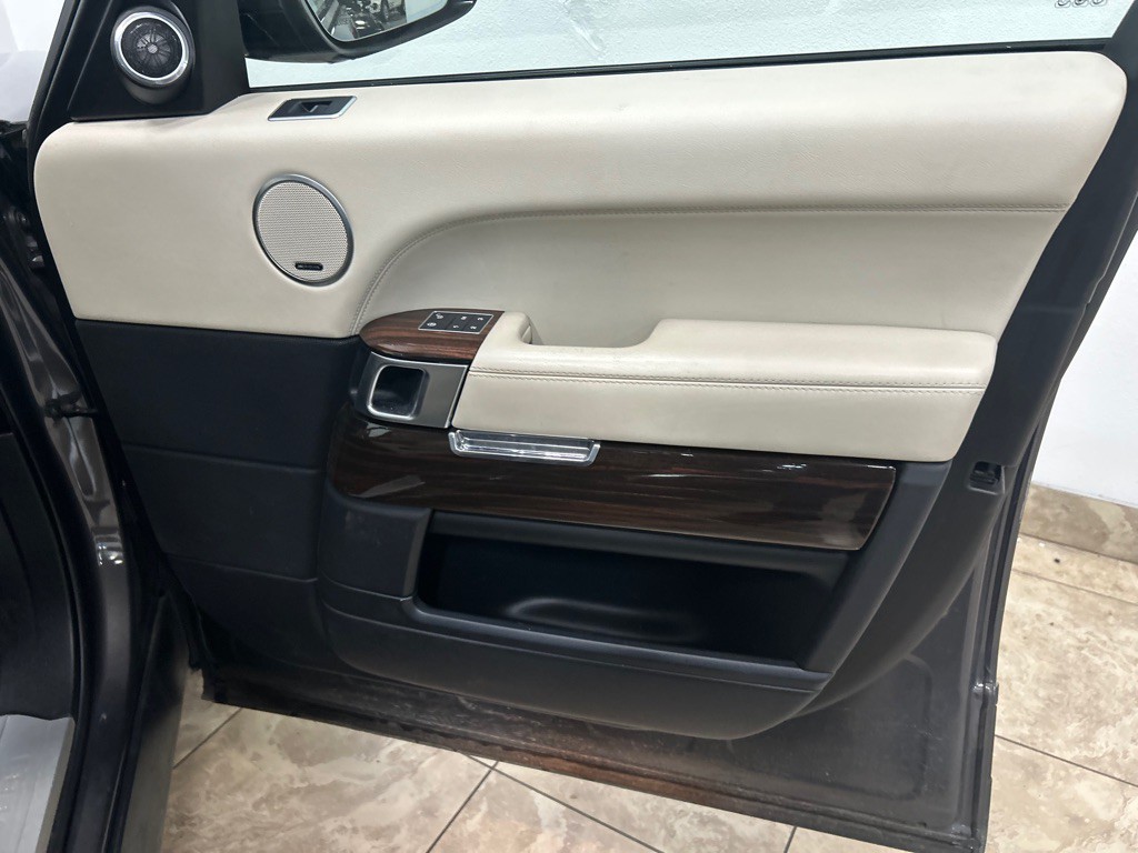 2016 Land Rover Range Rover Image 21
