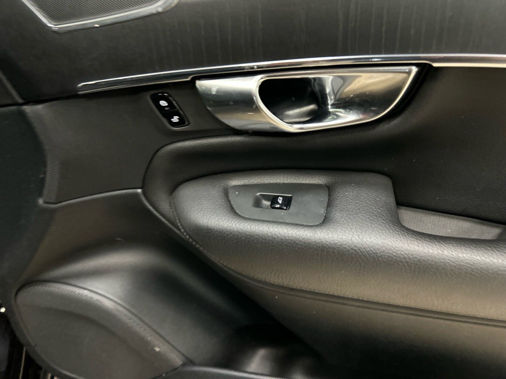 2020 Volvo XC90 Image 17