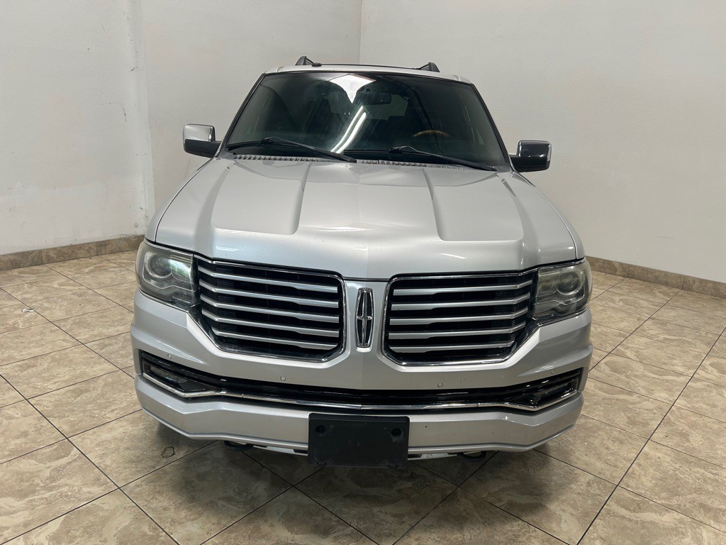 2017 Lincoln Navigator Image 2