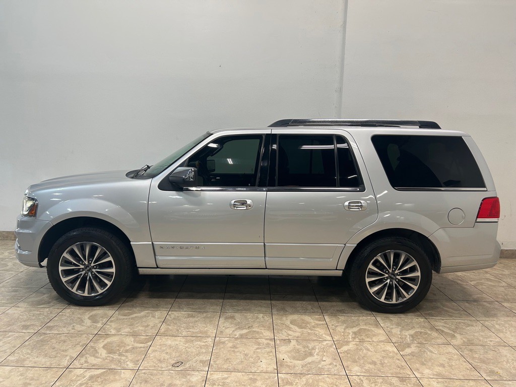 2017 Lincoln Navigator Image 3