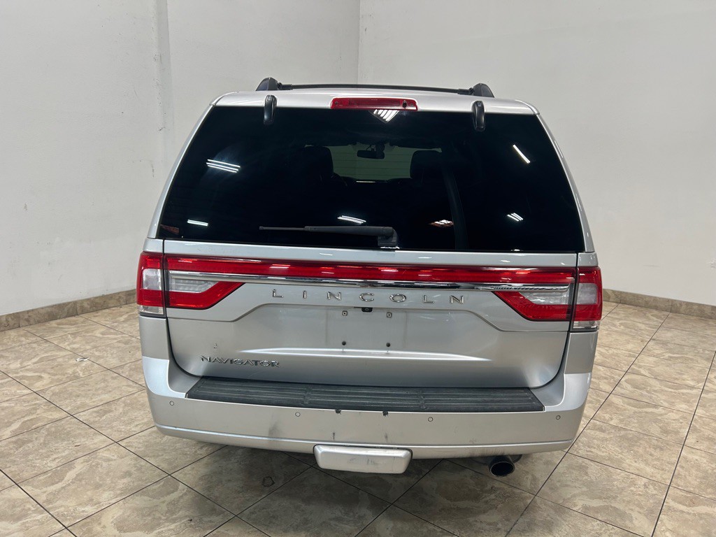 2017 Lincoln Navigator Image 8