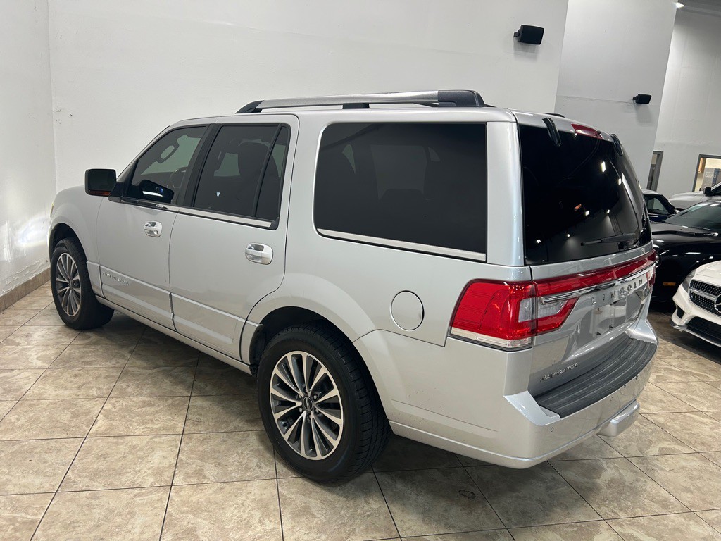 2017 Lincoln Navigator Image 9