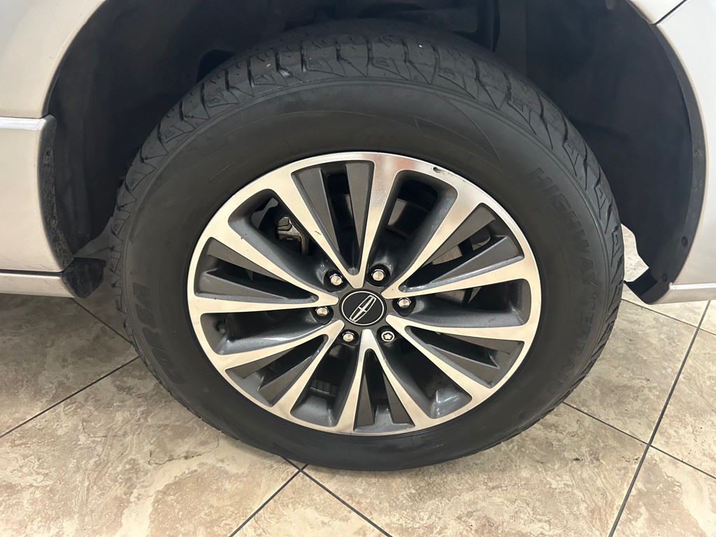2017 Lincoln Navigator Image 10