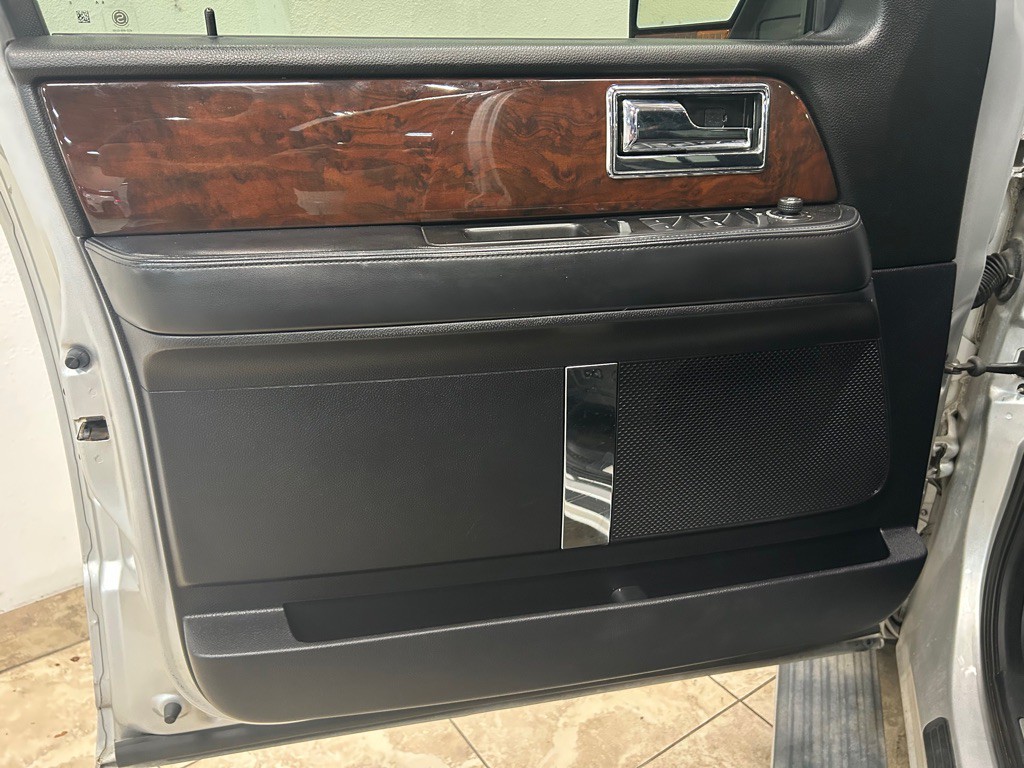 2017 Lincoln Navigator Image 14