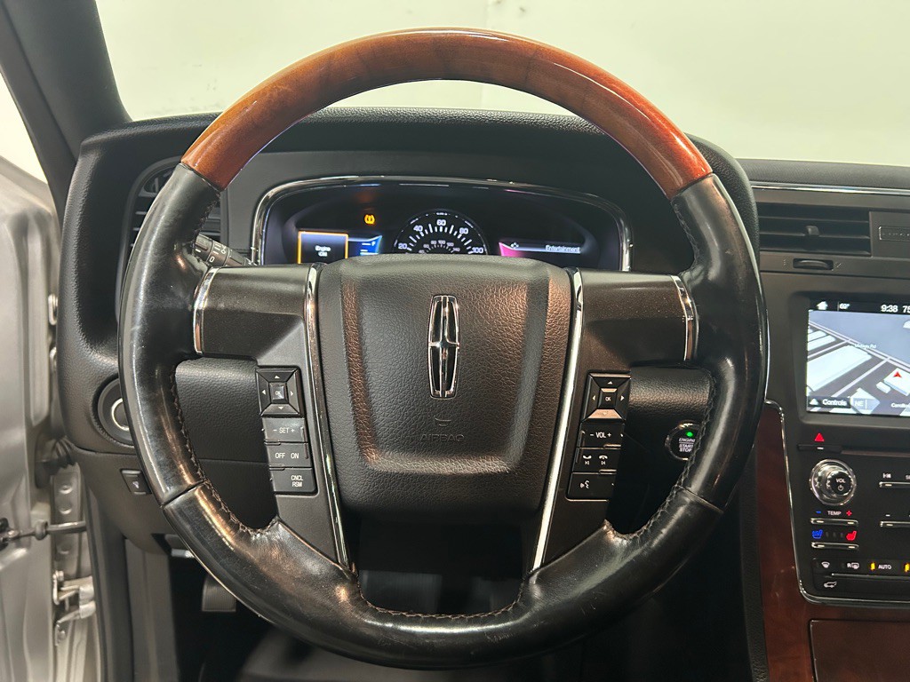 2017 Lincoln Navigator Image 17