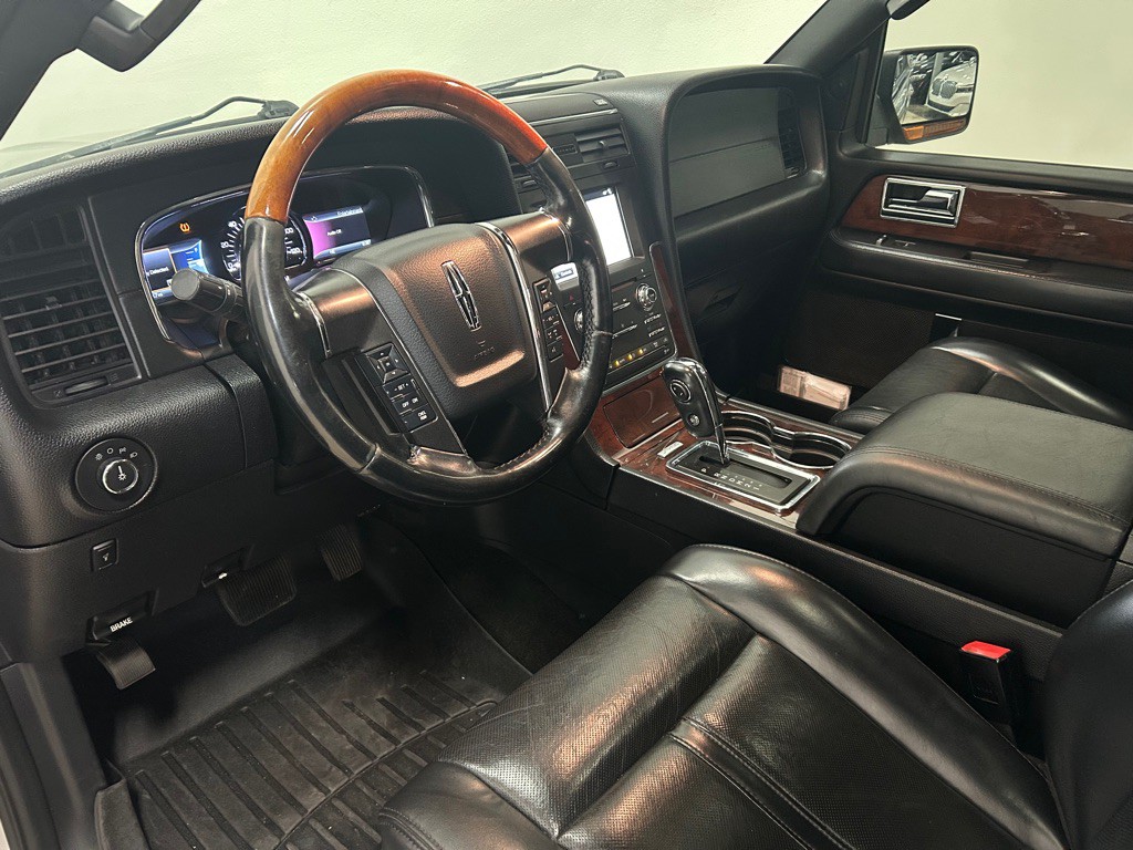 2017 Lincoln Navigator Image 24