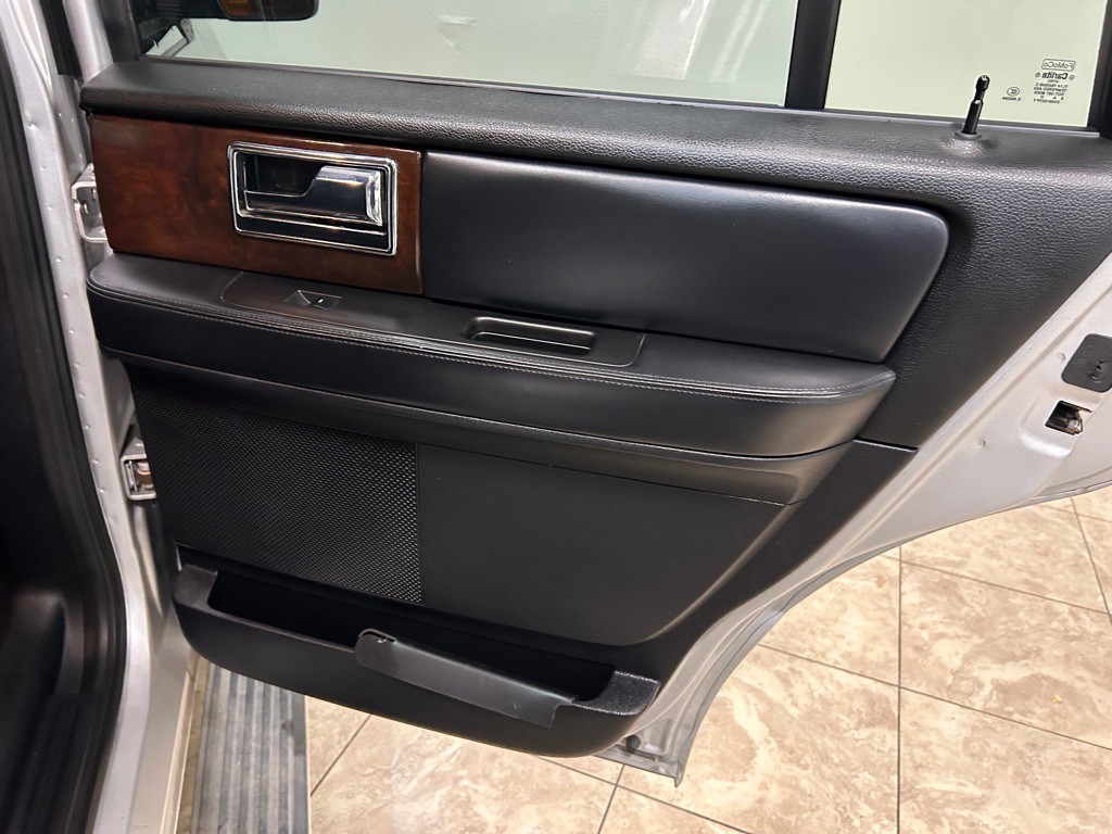2017 Lincoln Navigator Image 31