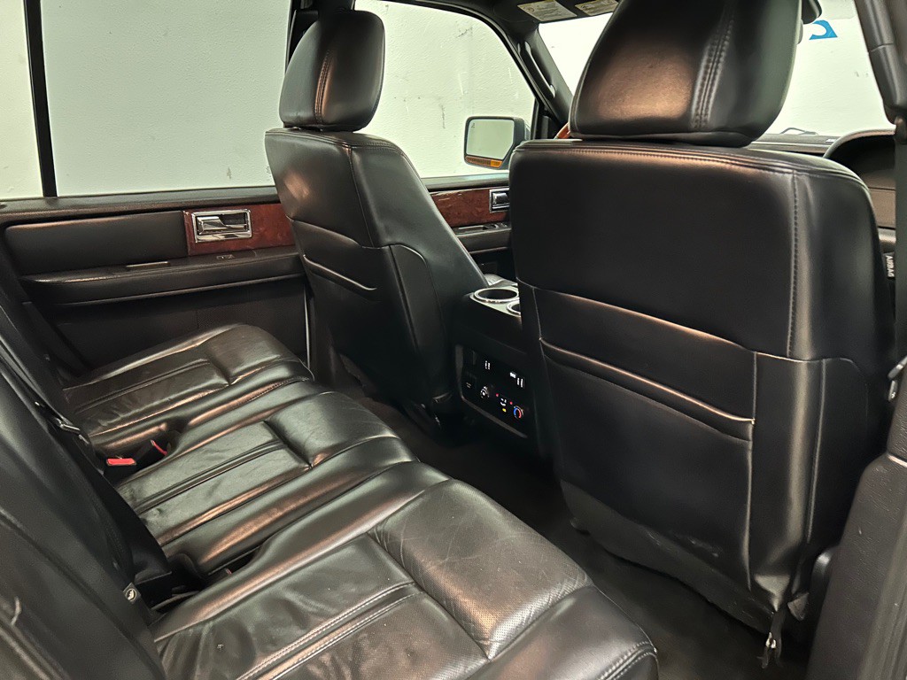 2017 Lincoln Navigator Image 32