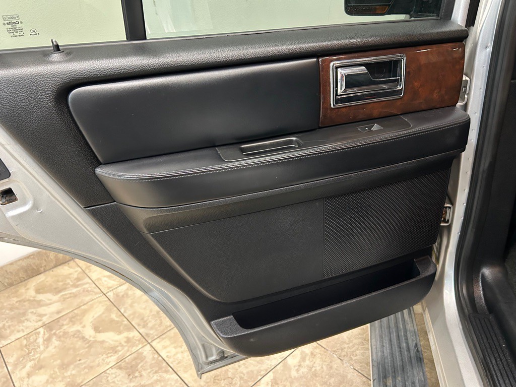 2017 Lincoln Navigator Image 33