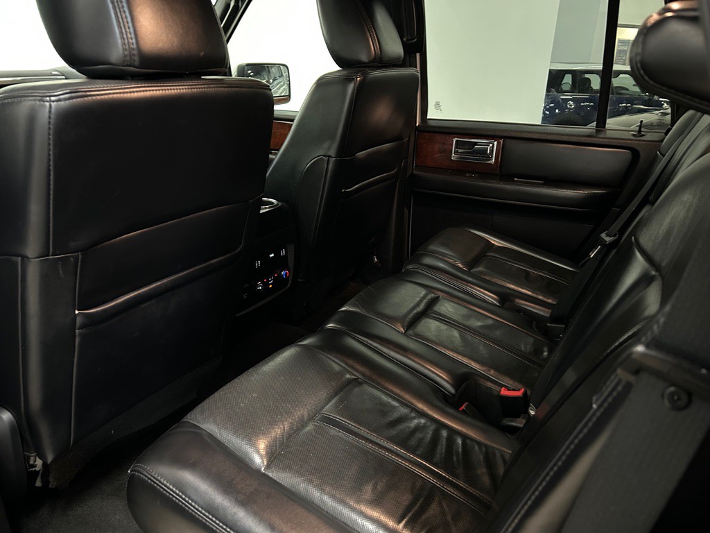 2017 Lincoln Navigator Image 34