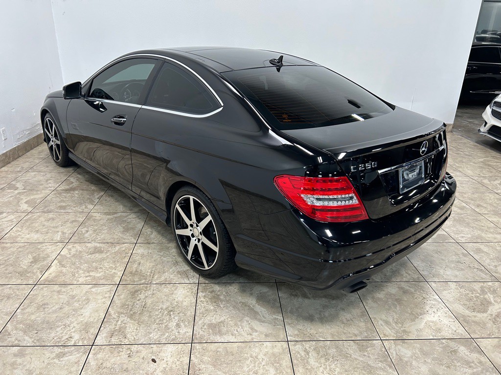 2015 Mercedes-Benz C-Class Image 9