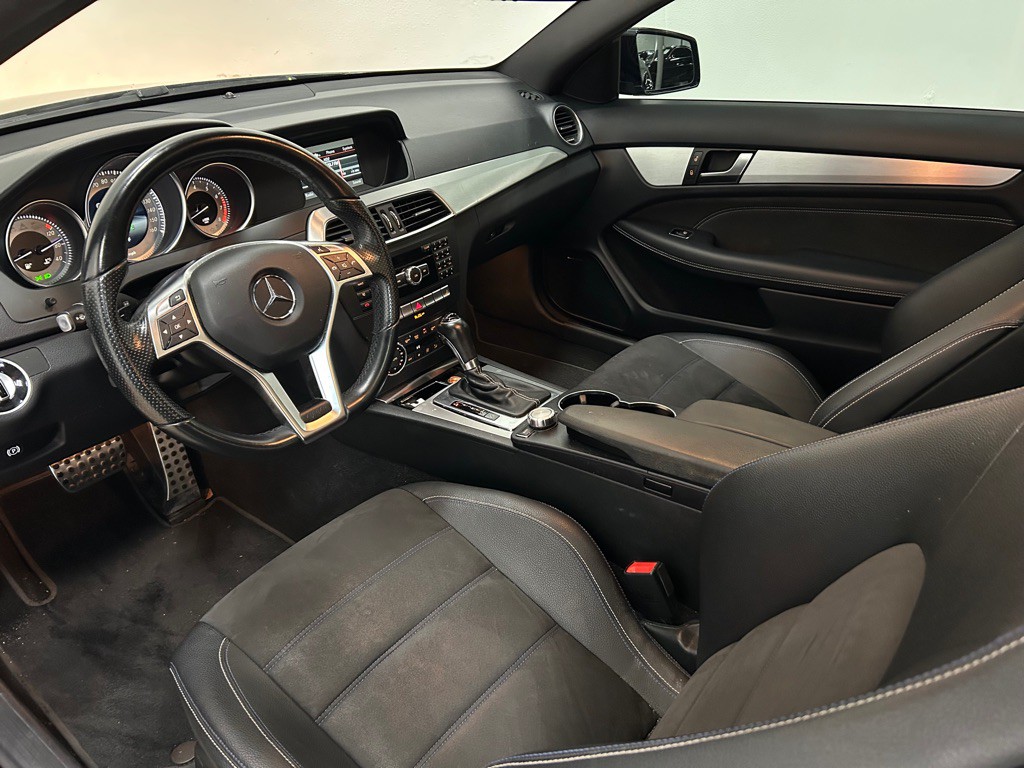 2015 Mercedes-Benz C-Class Image 24