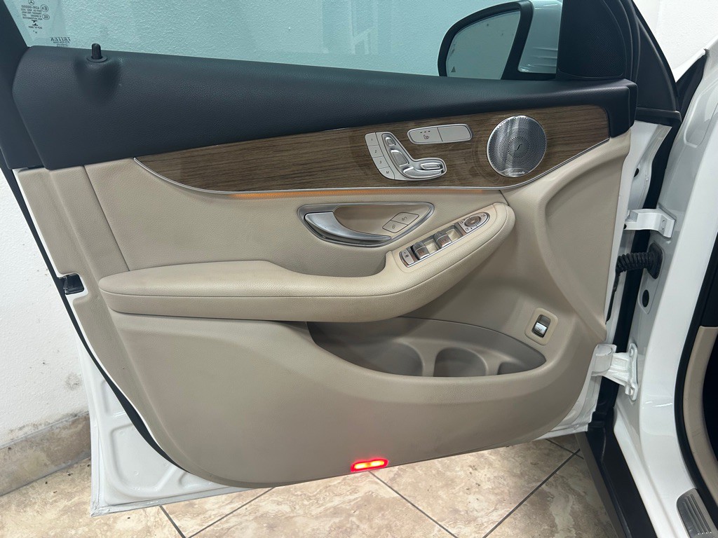 2017 Mercedes-Benz GLC-Class Image 13