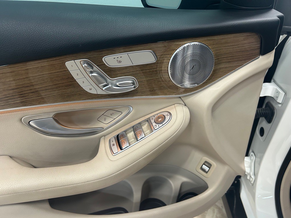 2017 Mercedes-Benz GLC-Class Image 14