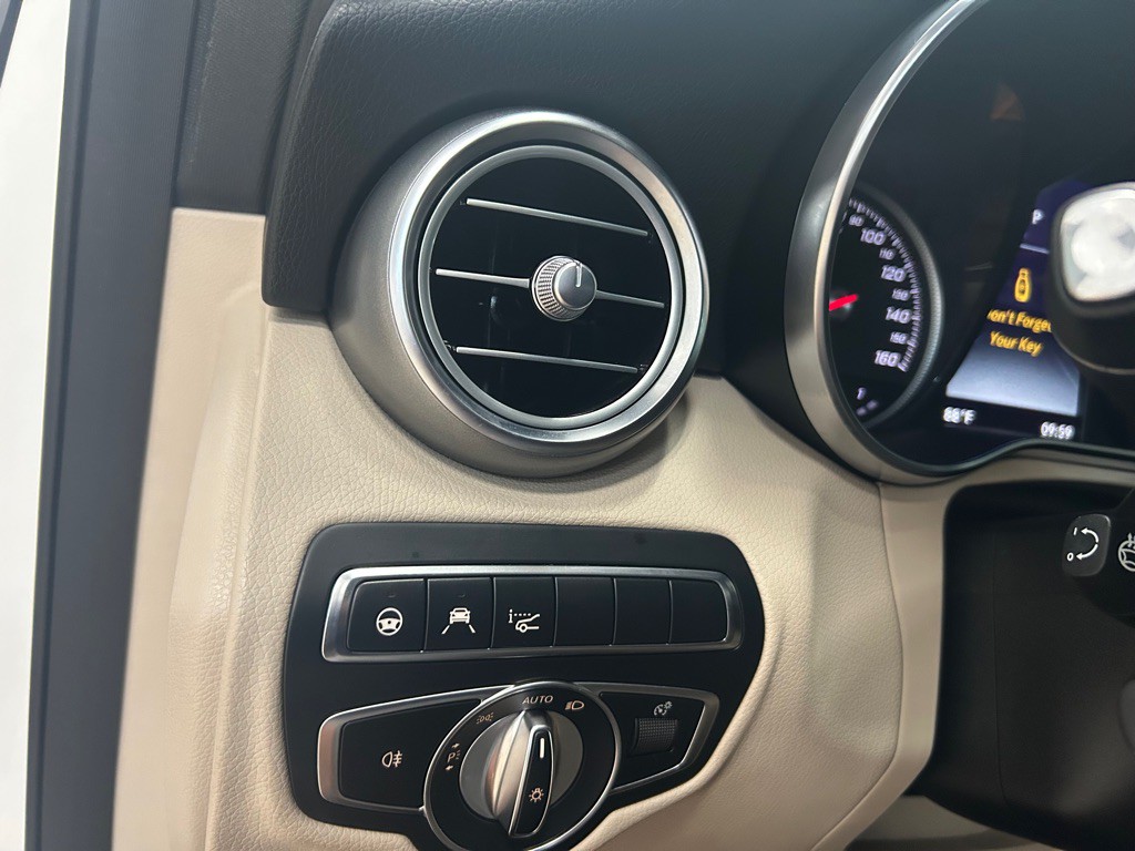2017 Mercedes-Benz GLC-Class Image 15