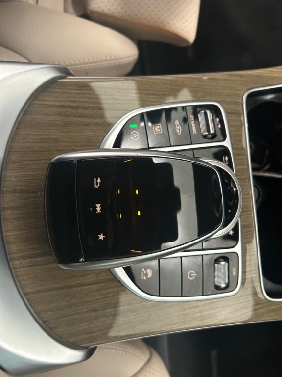 2017 Mercedes-Benz GLC-Class Image 16