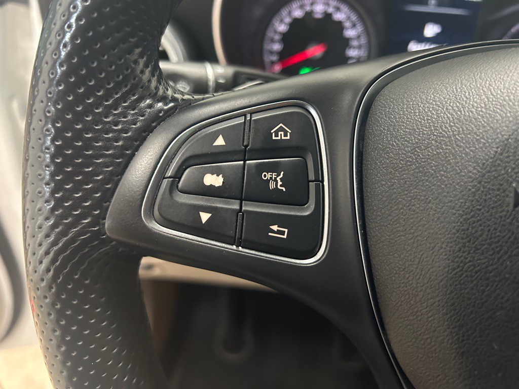 2017 Mercedes-Benz GLC-Class Image 18