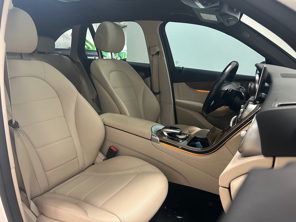 2017 Mercedes-Benz GLC-Class Image 30