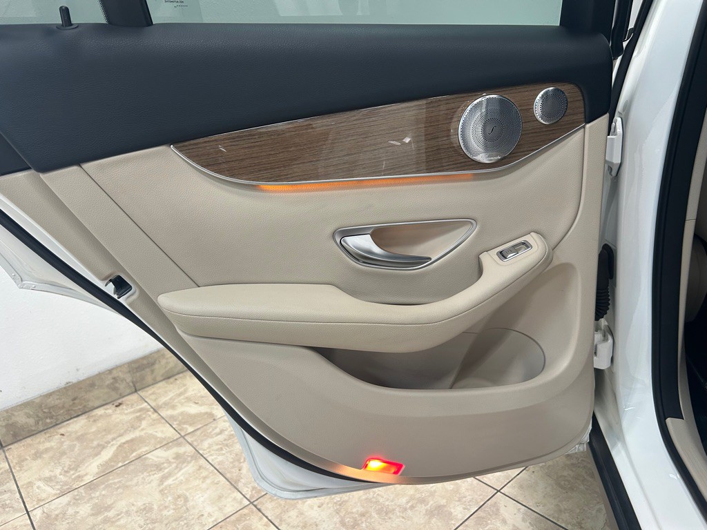2017 Mercedes-Benz GLC-Class Image 32