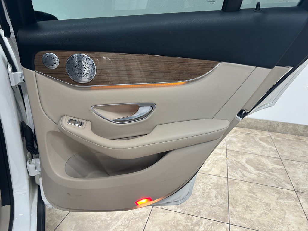 2017 Mercedes-Benz GLC-Class Image 36