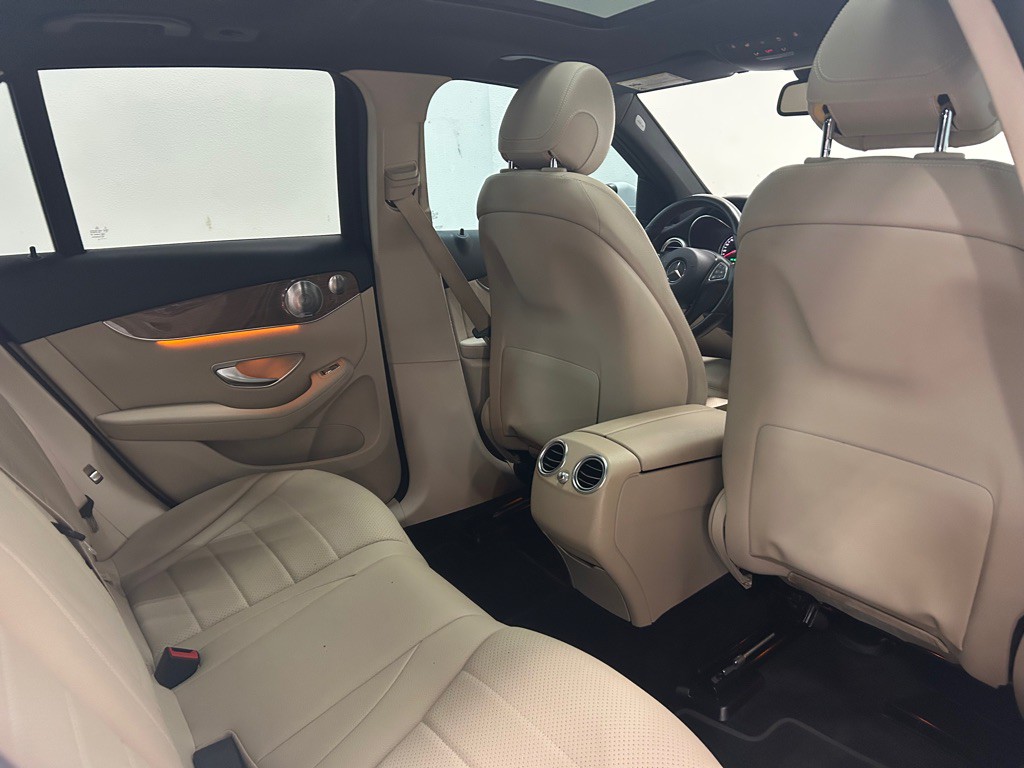 2017 Mercedes-Benz GLC-Class Image 38