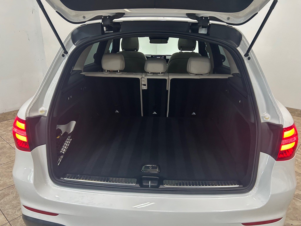 2017 Mercedes-Benz GLC-Class Image 40
