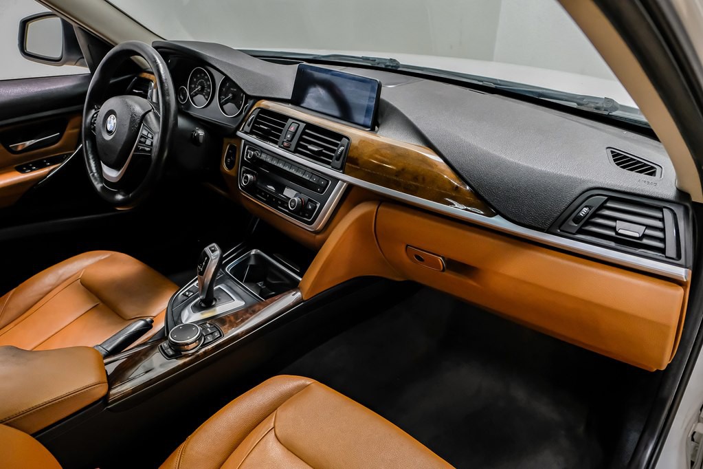 2015 BMW 3 Series Image 12