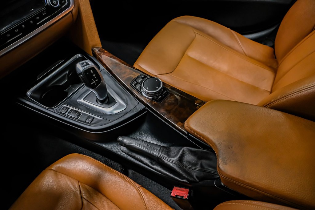 2015 BMW 3 Series Image 23