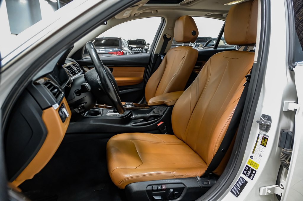 2015 BMW 3 Series Image 30
