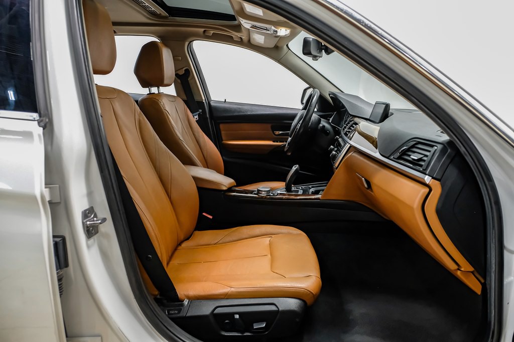 2015 BMW 3 Series Image 31