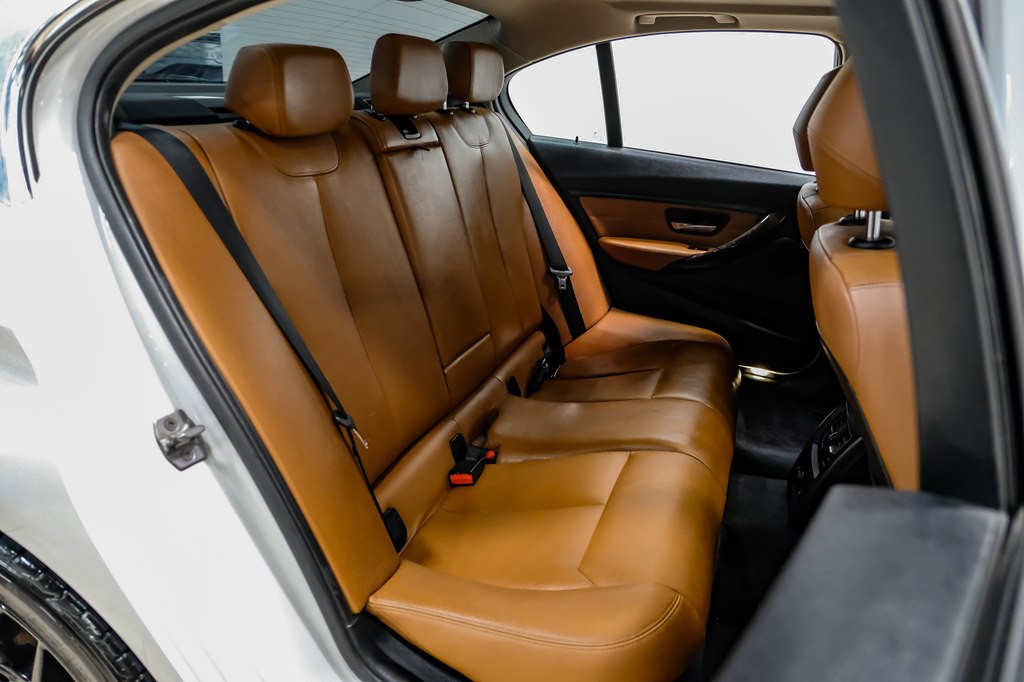 2015 BMW 3 Series Image 33