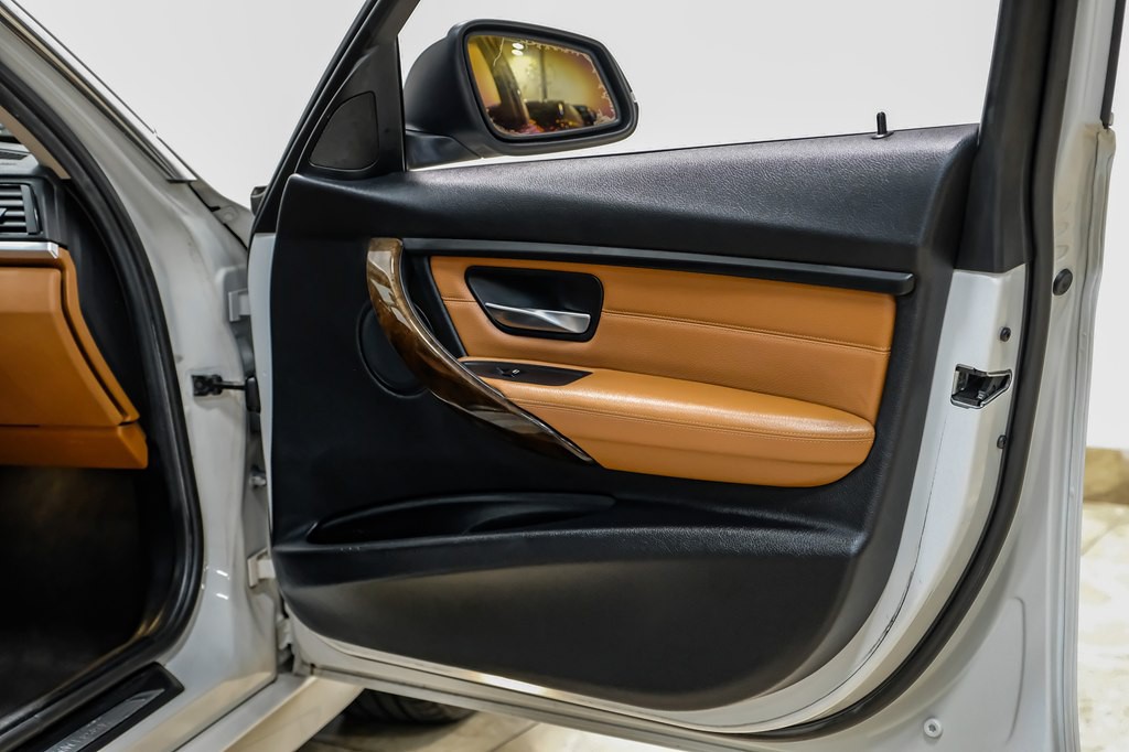 2015 BMW 3 Series Image 41