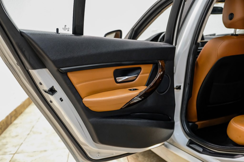 2015 BMW 3 Series Image 42