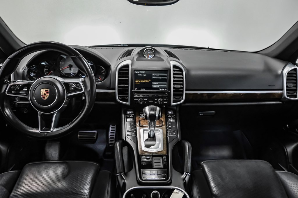 2016 Porsche Cayenne Image 16
