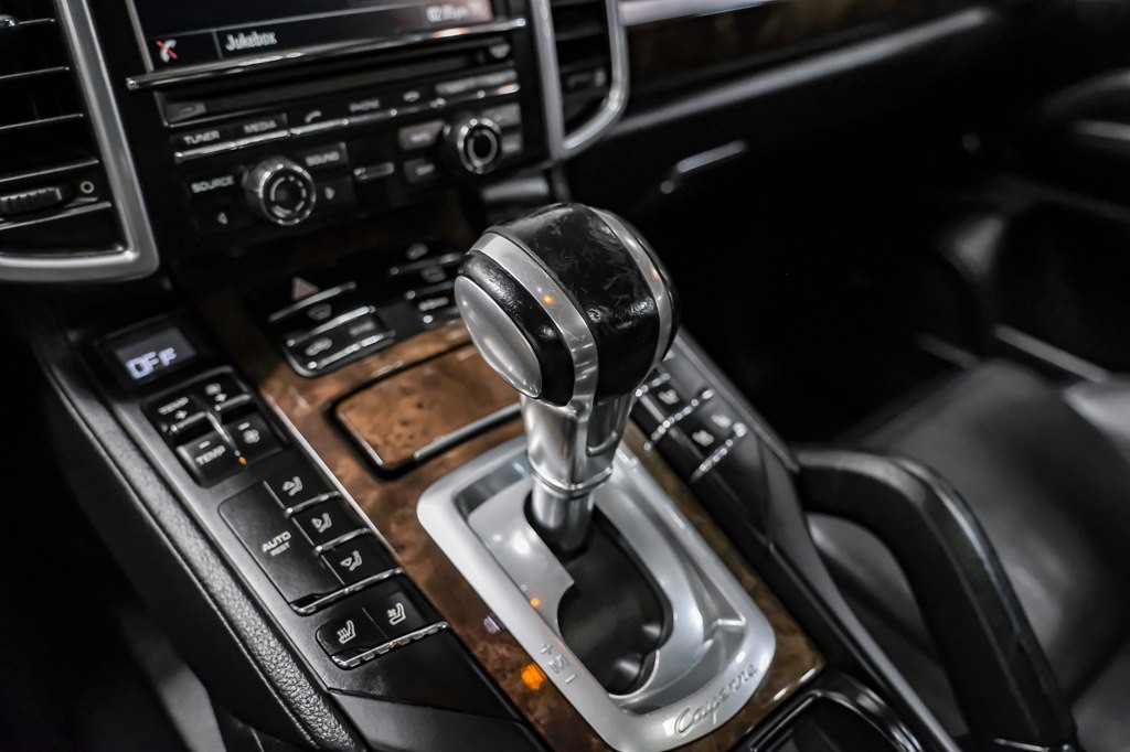2016 Porsche Cayenne Image 24