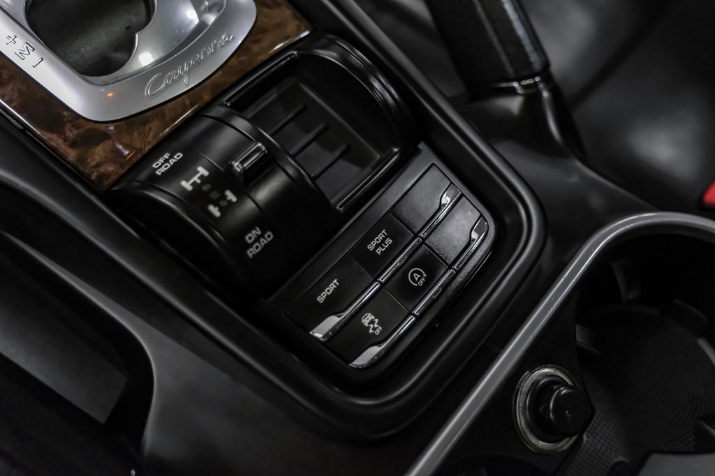 2016 Porsche Cayenne Image 25