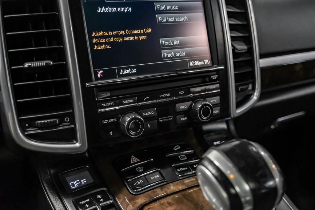2016 Porsche Cayenne Image 26