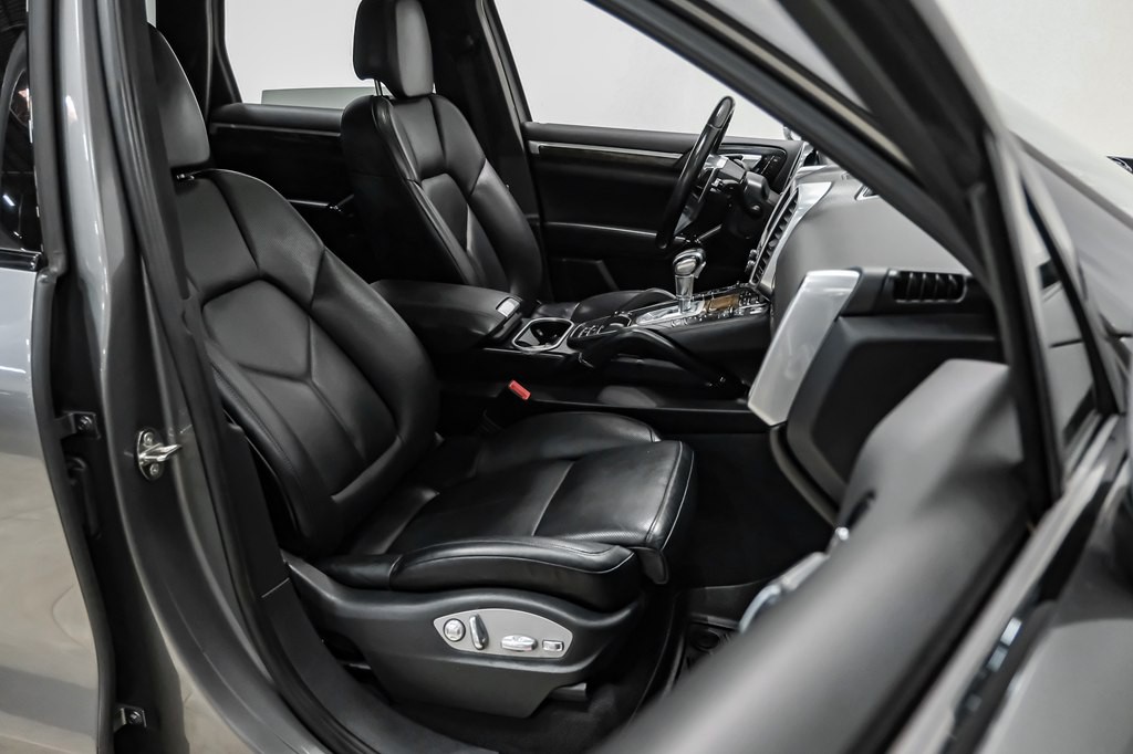2016 Porsche Cayenne Image 32