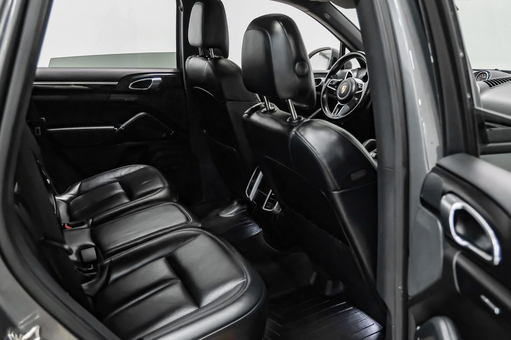 2016 Porsche Cayenne Image 34