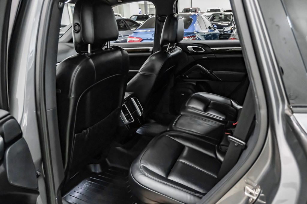 2016 Porsche Cayenne Image 35