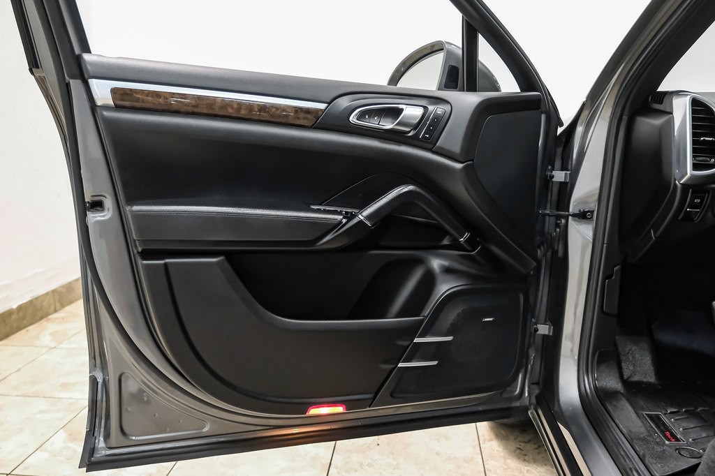 2016 Porsche Cayenne Image 39