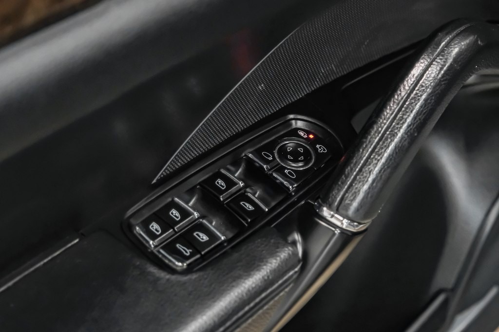 2016 Porsche Cayenne Image 40