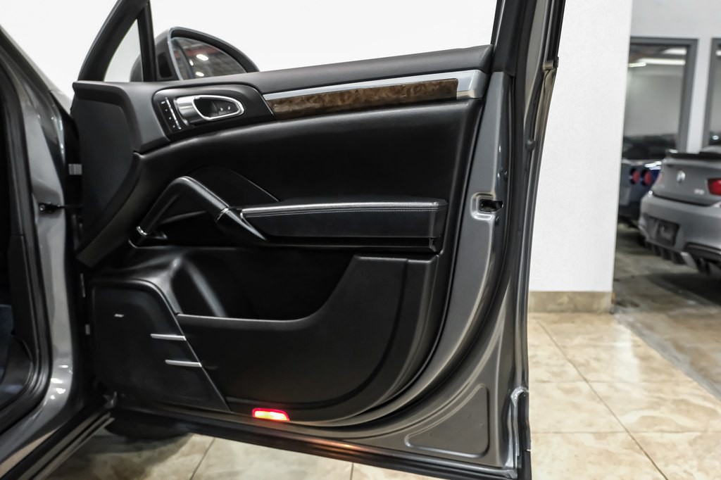 2016 Porsche Cayenne Image 41